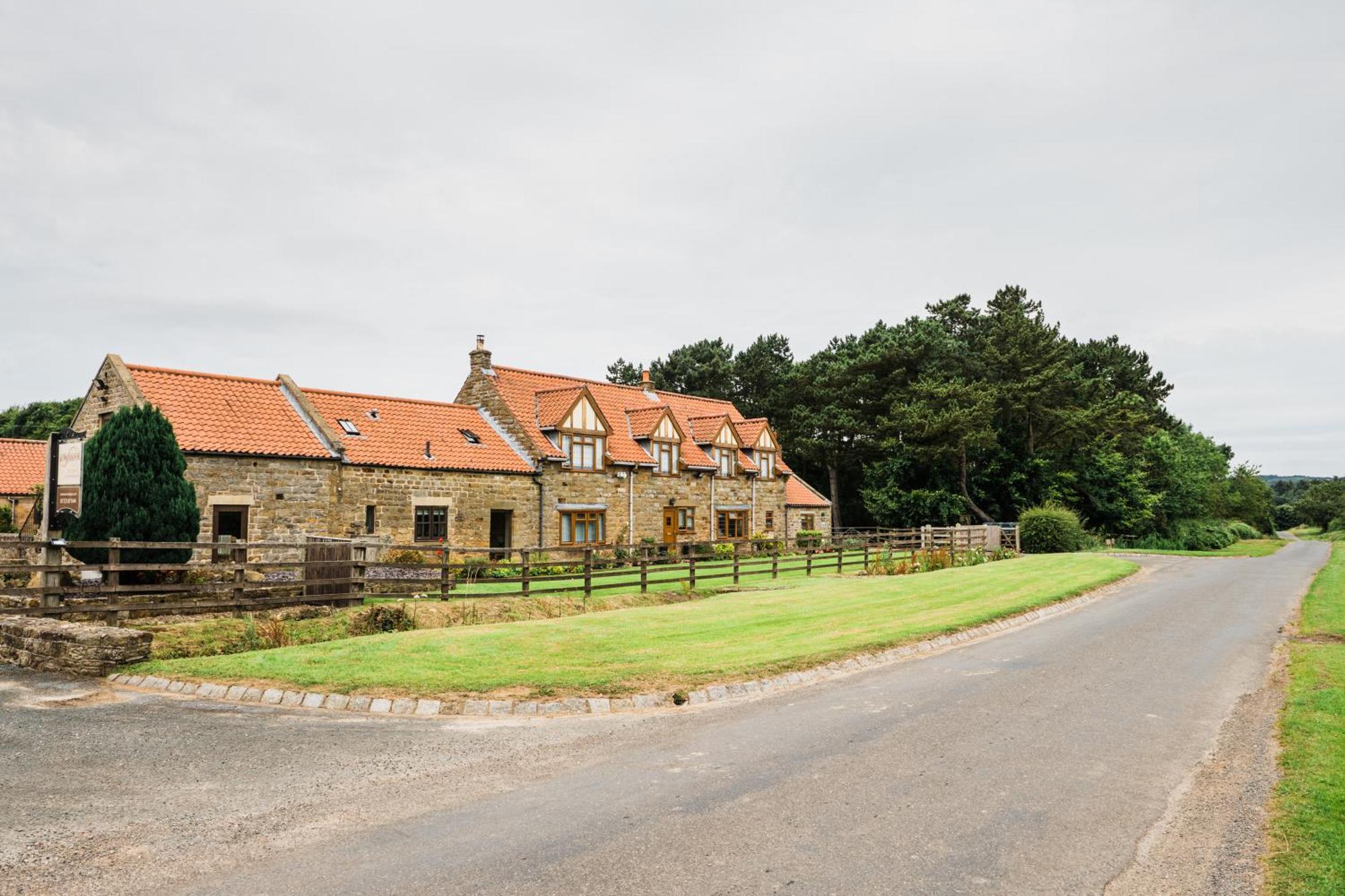 Low Moor Lodge Скарборо Экстерьер фото